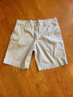 Columbia Men's Light Beige Flat-Front Shorts
